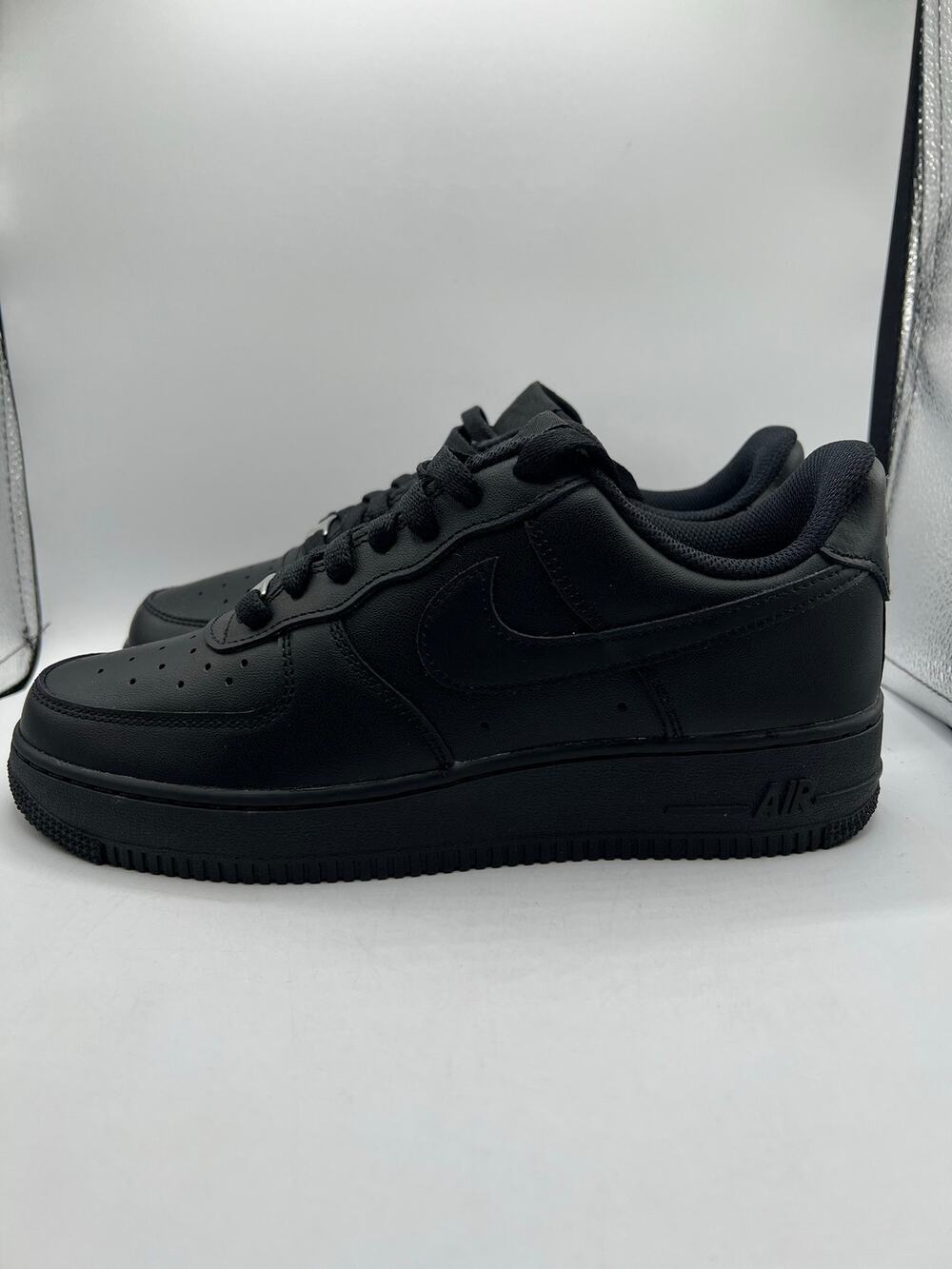Nike Air Force 1 07 ‘Triple Black’ size 8.5w